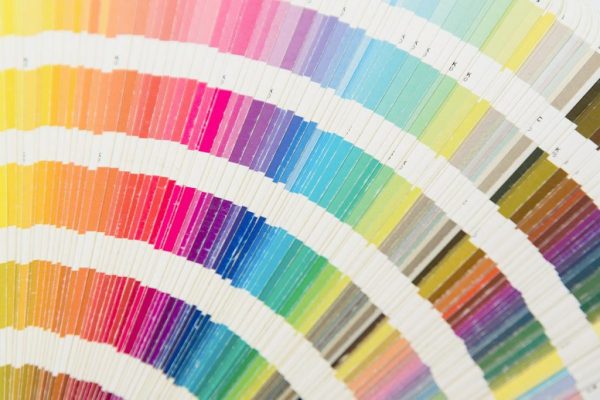 Tänker du dig någon specifik färg på din hemsida? Färger symboliserar olika saker och kan därför ge rätt känsla för din verksamhet.